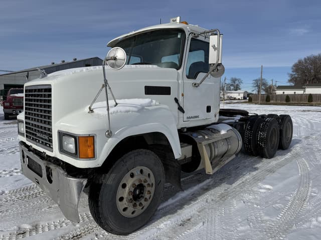 Image of Mack Pinnacle CHU613 equipment image 3