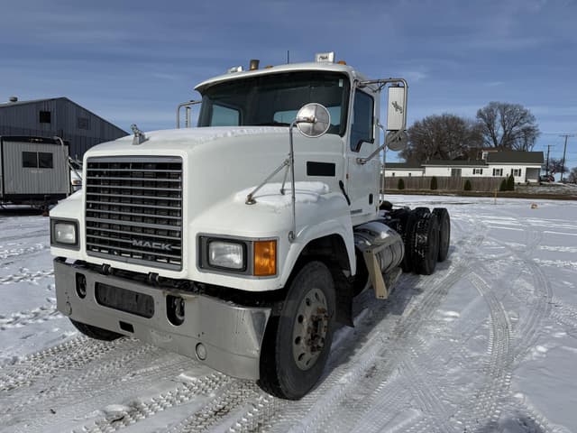 Image of Mack Pinnacle CHU613 equipment image 4