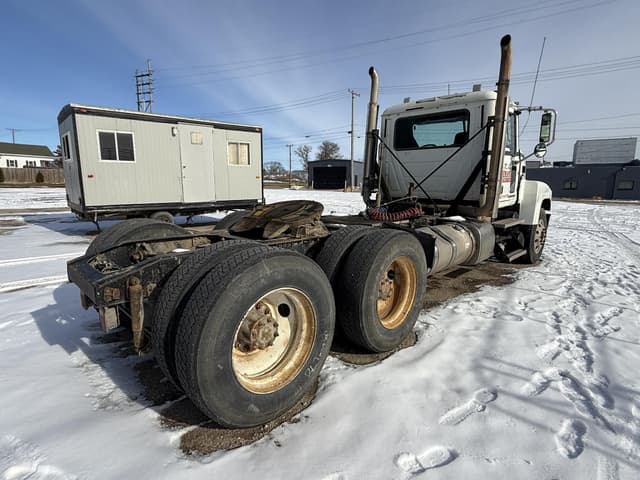 Image of Mack Pinnacle CHU613 equipment image 3