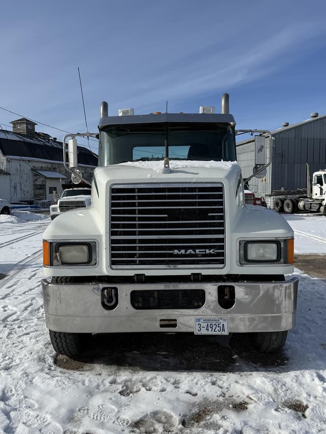 Image of Mack Pinnacle CHU613 equipment image 1