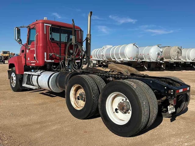 Image of Mack Pinnacle CHU613 equipment image 4