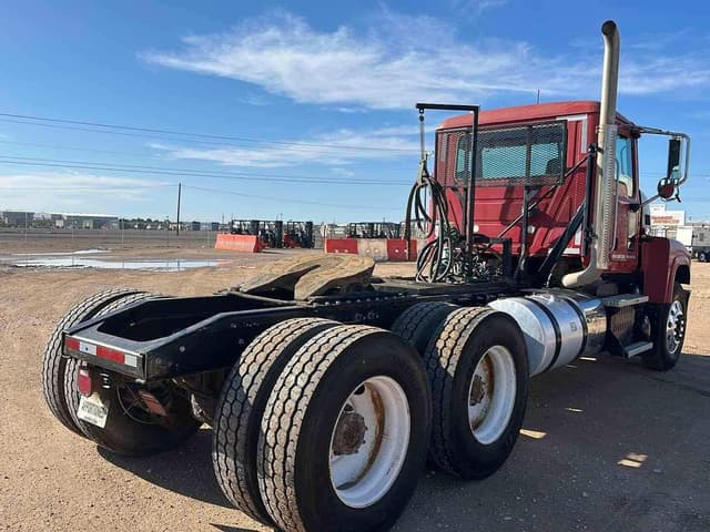 Image of Mack Pinnacle CHU613 equipment image 3