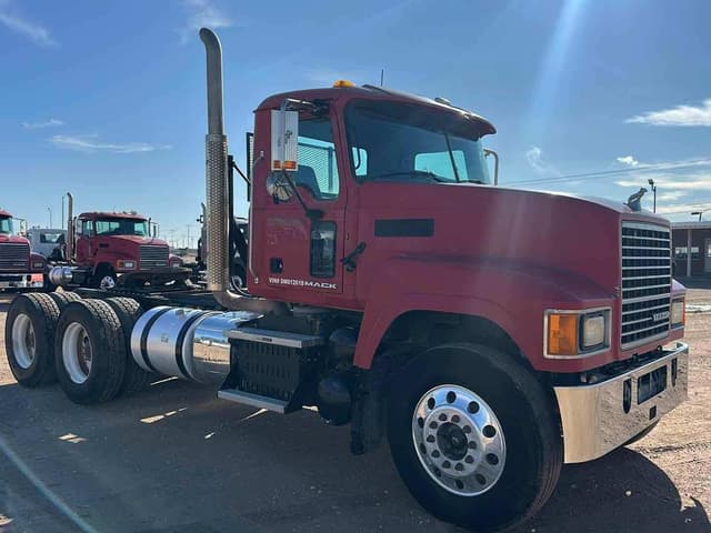 Image of Mack Pinnacle CHU613 equipment image 2