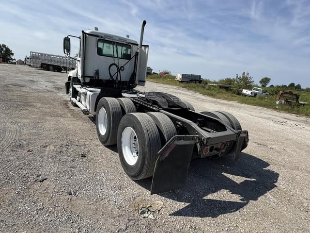 Image of Mack Pinnacle CXU613 equipment image 4