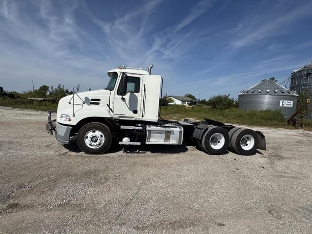 Image of Mack Pinnacle CXU613 equipment image 1