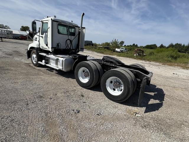 Image of Mack Pinnacle CXU613 equipment image 3