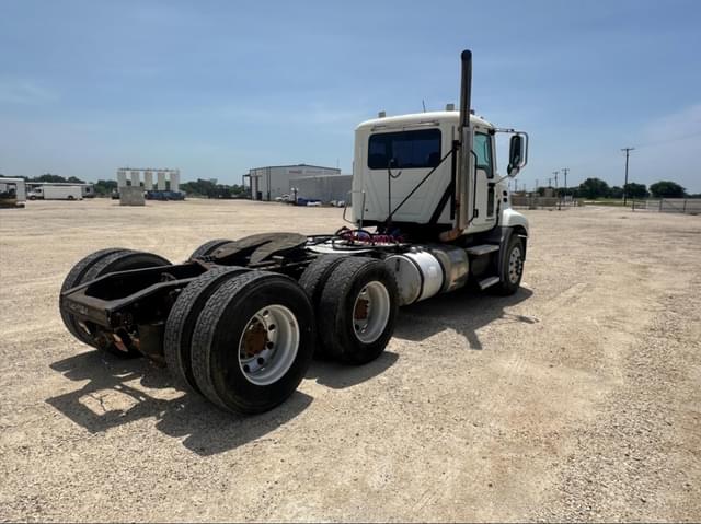 Image of Mack Pinnacle CXU613 equipment image 4