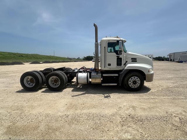 Image of Mack Pinnacle CXU613 equipment image 3