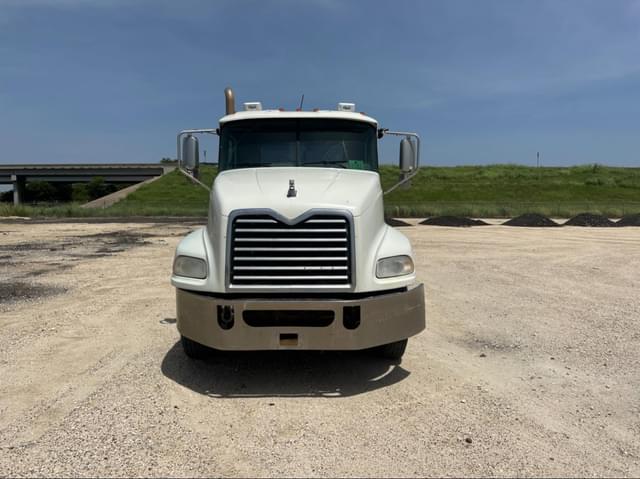 Image of Mack Pinnacle CXU613 equipment image 1