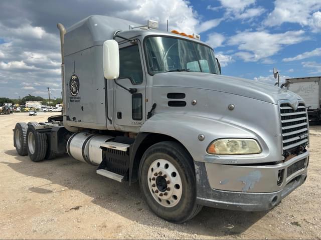Image of Mack Pinnacle CXU613 equipment image 2