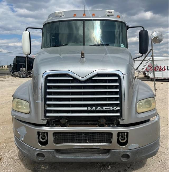 Image of Mack Pinnacle CXU613 equipment image 1