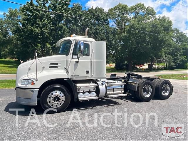 Image of Mack Pinnacle CXU613 equipment image 3