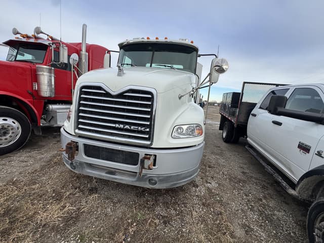 Image of Mack Pinnacle CXU613 equipment image 3