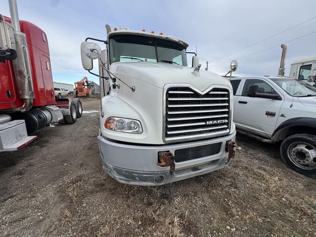 Image of Mack Pinnacle CXU613 equipment image 2