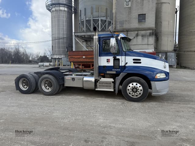 Image of Mack Pinnacle CXU613 equipment image 4