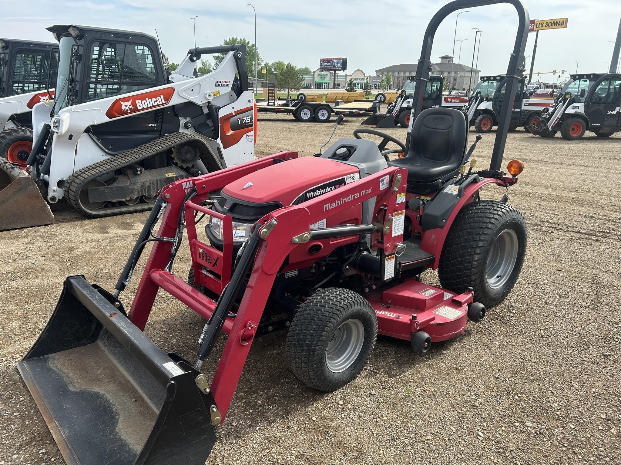 2013 Mahindra Max 22 Equipment Image0