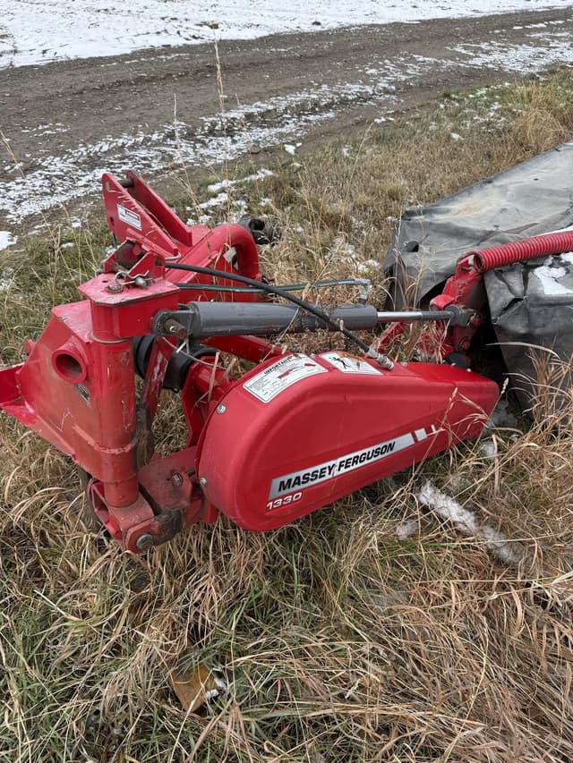 Image of Massey Ferguson 1330 equipment image 4