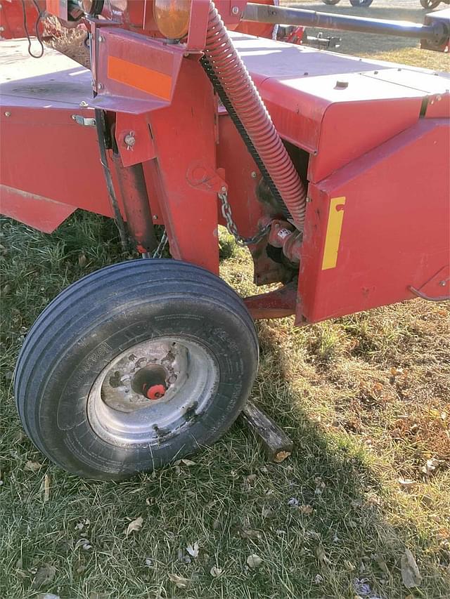 Image of Massey Ferguson 1372 equipment image 3