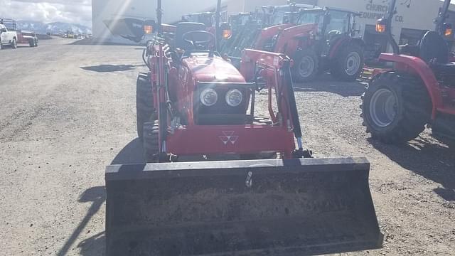 Image of Massey Ferguson 1526 equipment image 1