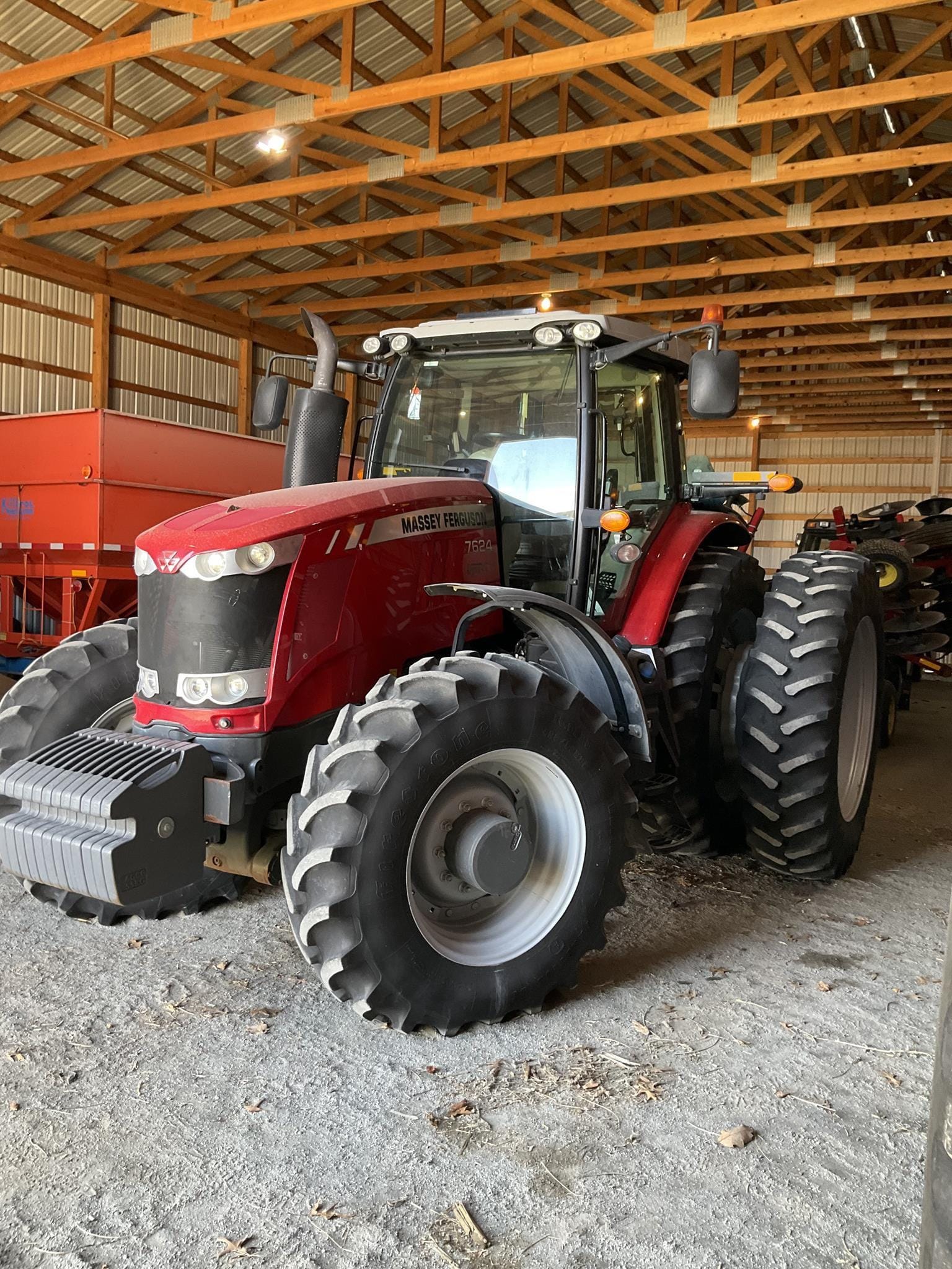 2013 Massey Ferguson 7624 Equipment Image0