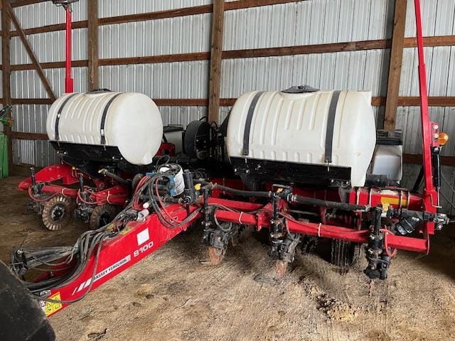 2013 White 8106 Equipment Image0