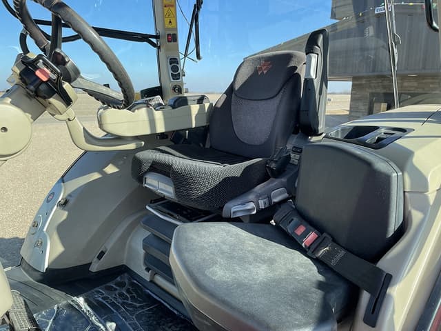 Image of Massey Ferguson 8690 equipment image 4