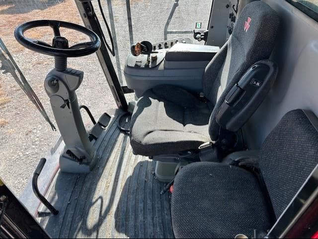 Image of Massey Ferguson 9520 equipment image 2