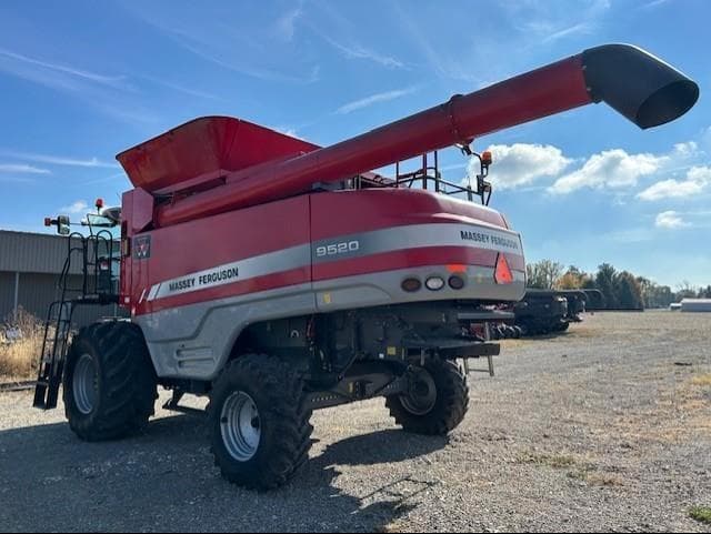 Image of Massey Ferguson 9520 equipment image 4