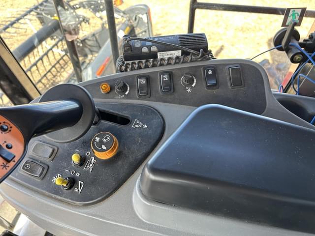 Image of Massey Ferguson 9520 equipment image 3