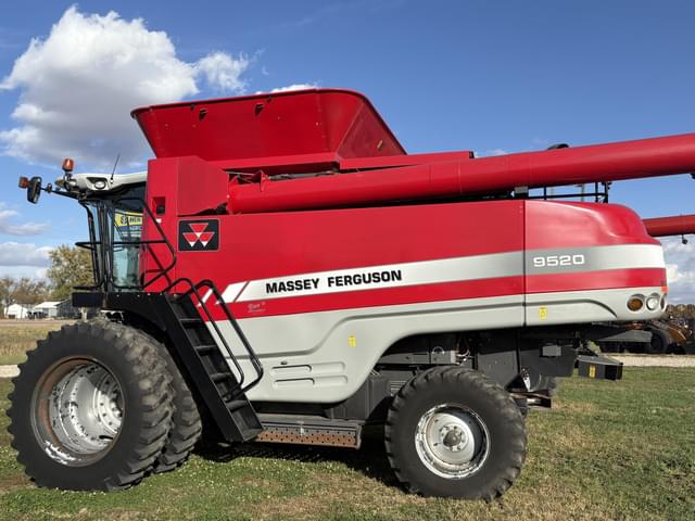 Image of Massey Ferguson 9520 equipment image 1