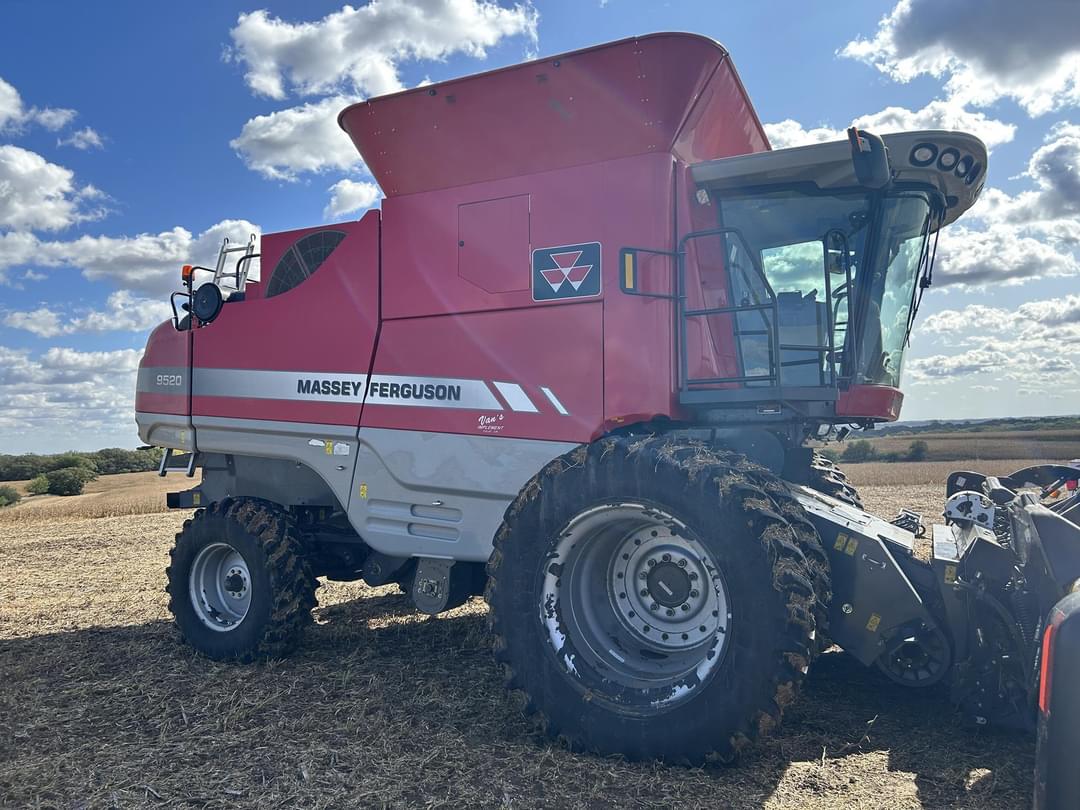 Image of Massey Ferguson 9520 Primary image