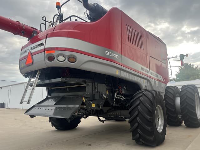 Image of Massey Ferguson 9540 equipment image 3