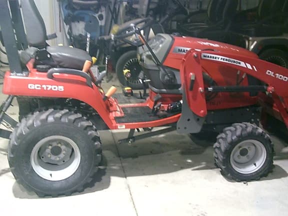 Image of Massey Ferguson GC1705 equipment image 2
