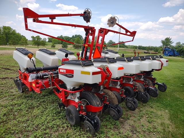 Image of Massey Ferguson 8200 equipment image 2