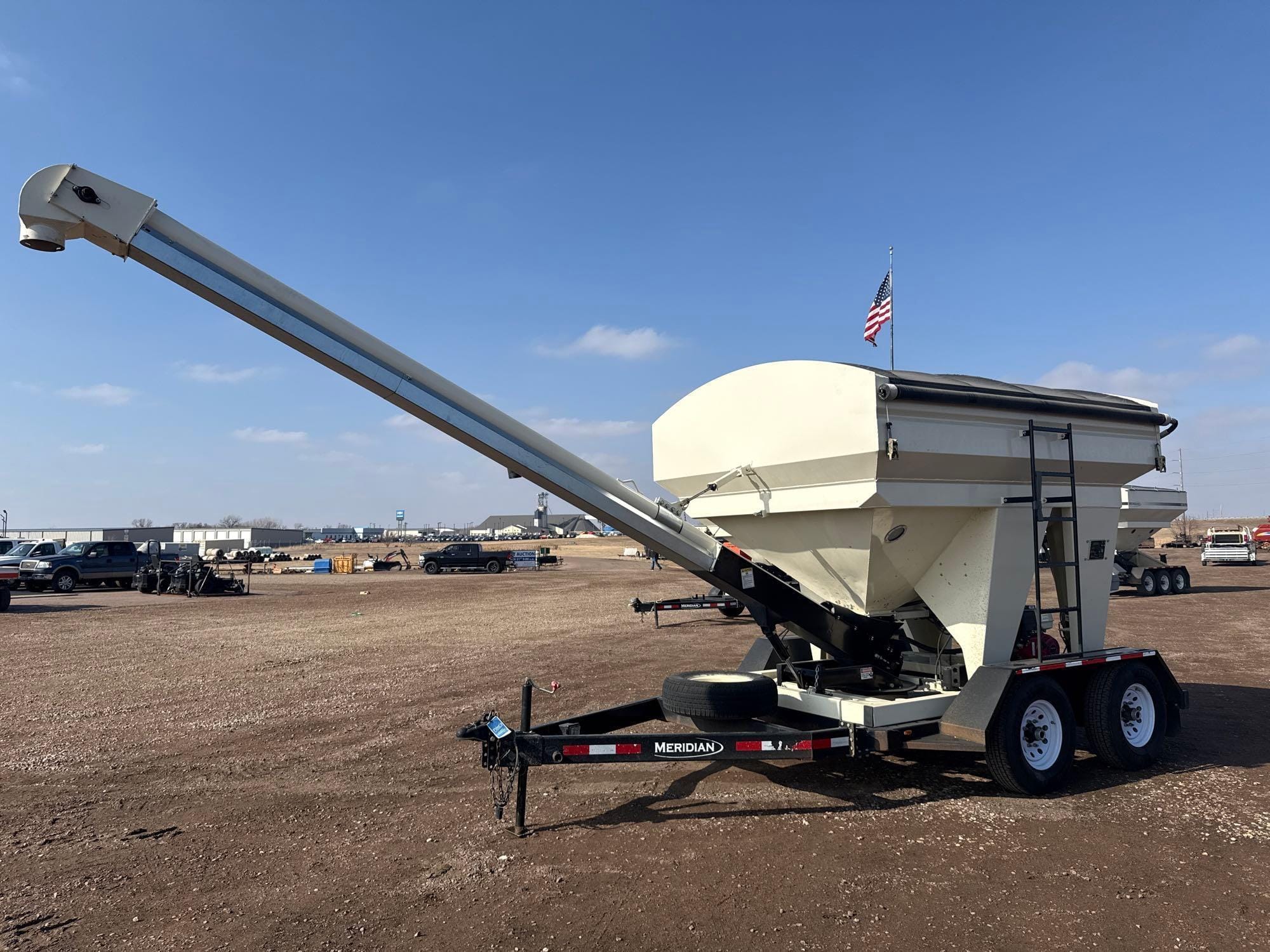 2013 Meridian 240 Equipment Image0