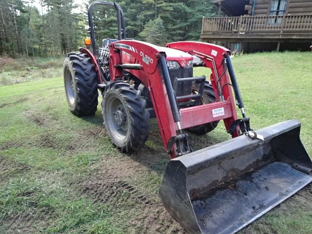 Image of Massey Ferguson 2635 equipment image 4