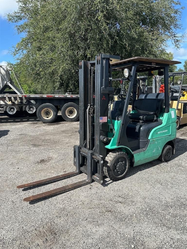 2013 Mitsubishi FGC25N Equipment Image0