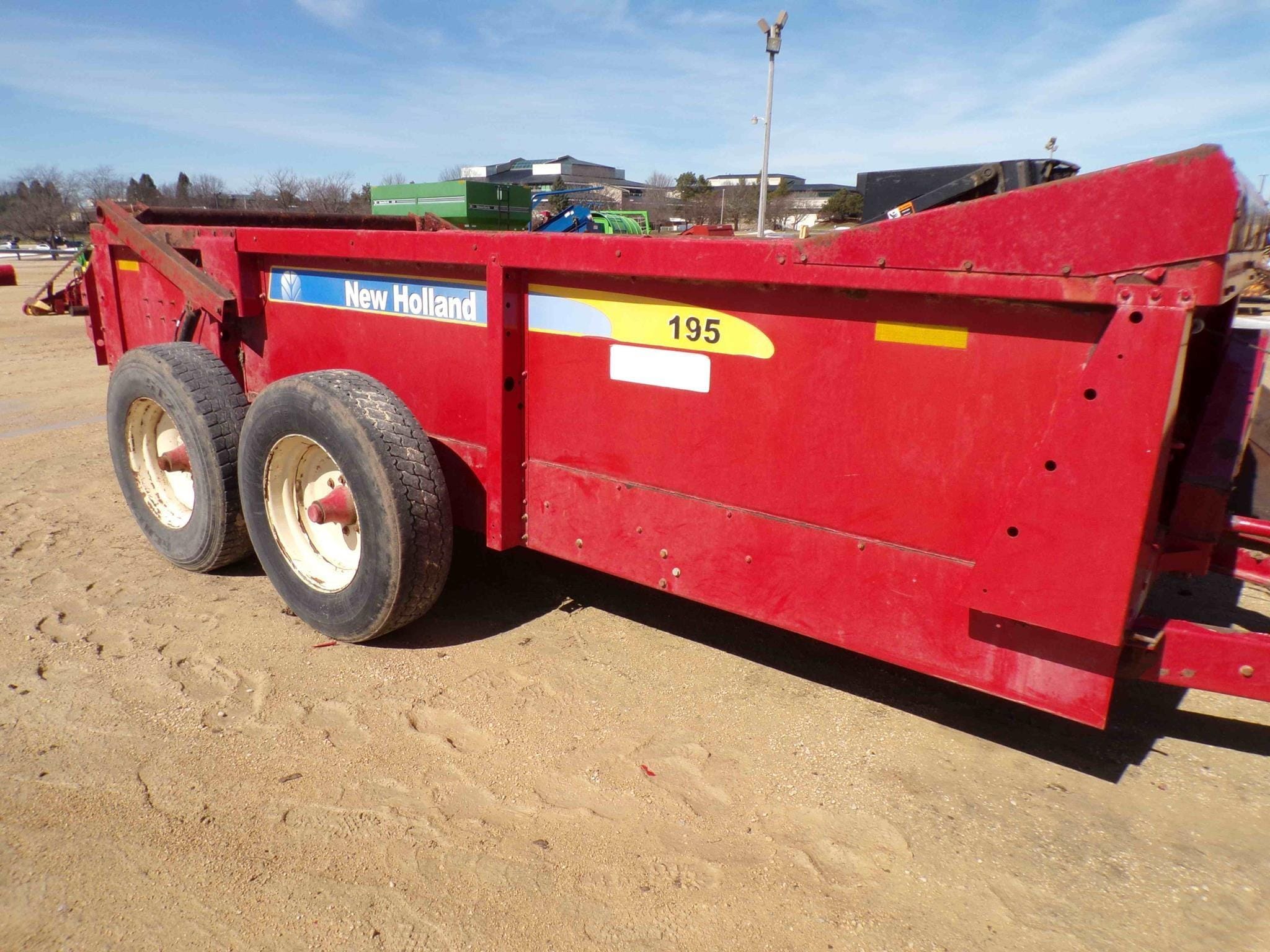 2013 New Holland 195 Equipment Image0