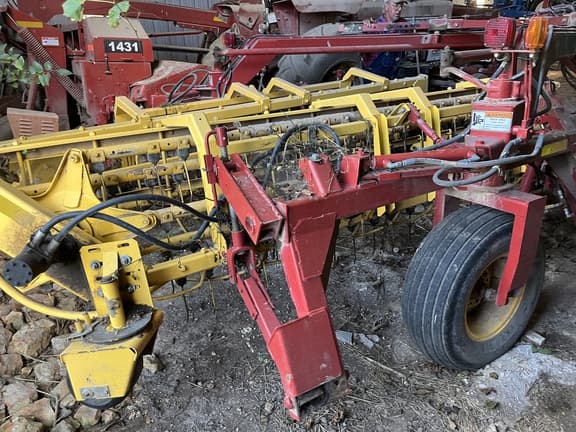 Image of New Holland 216 equipment image 1