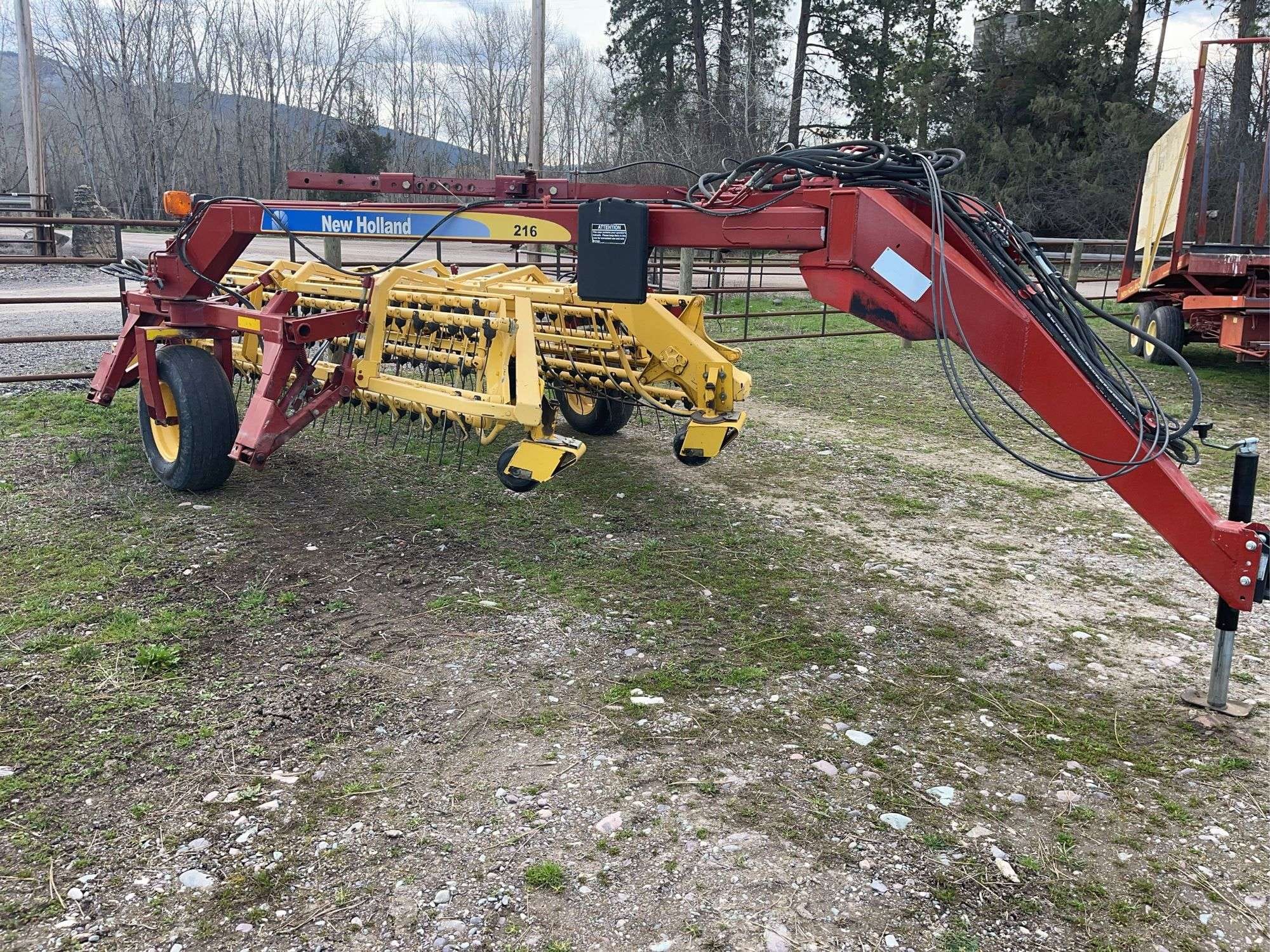 2013 New Holland 216 Equipment Image0