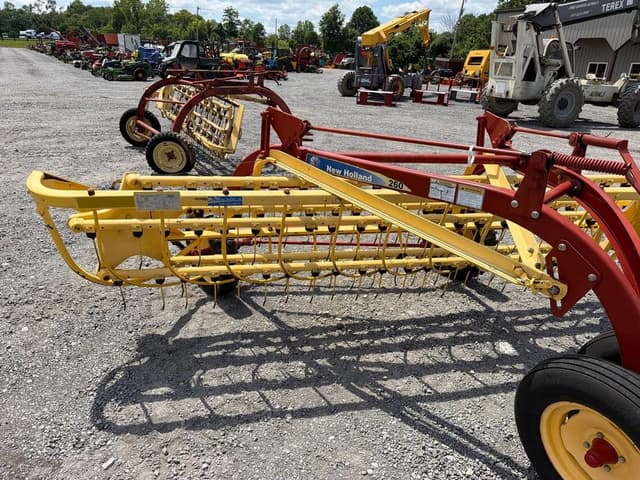 Image of New Holland 260 equipment image 2