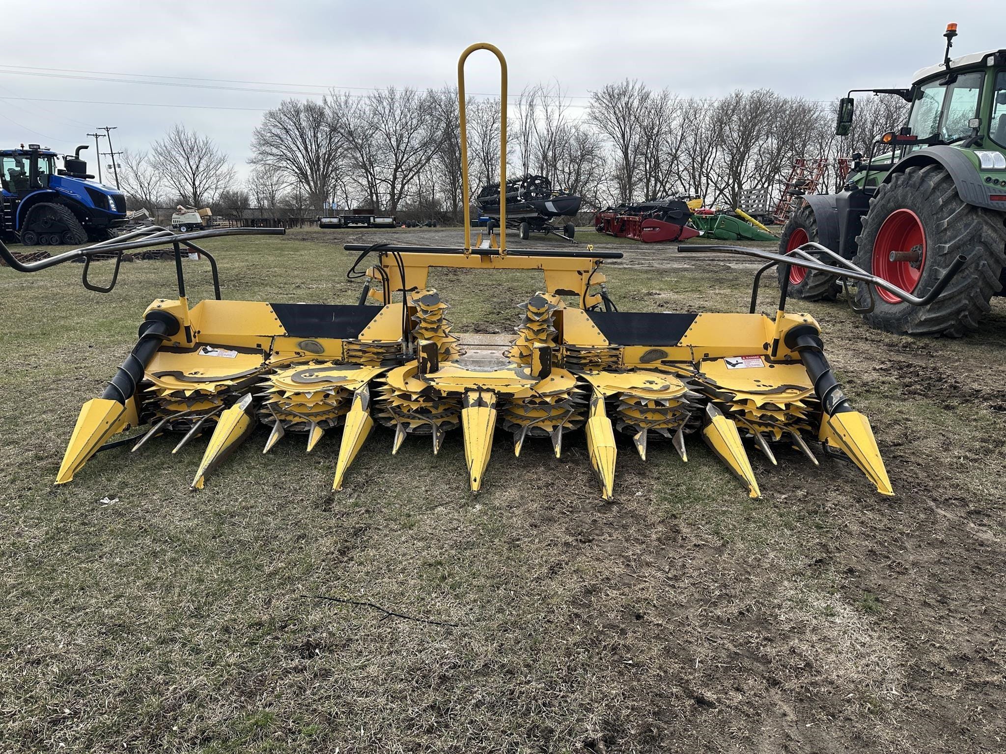 2013 New Holland 420FI Equipment Image0