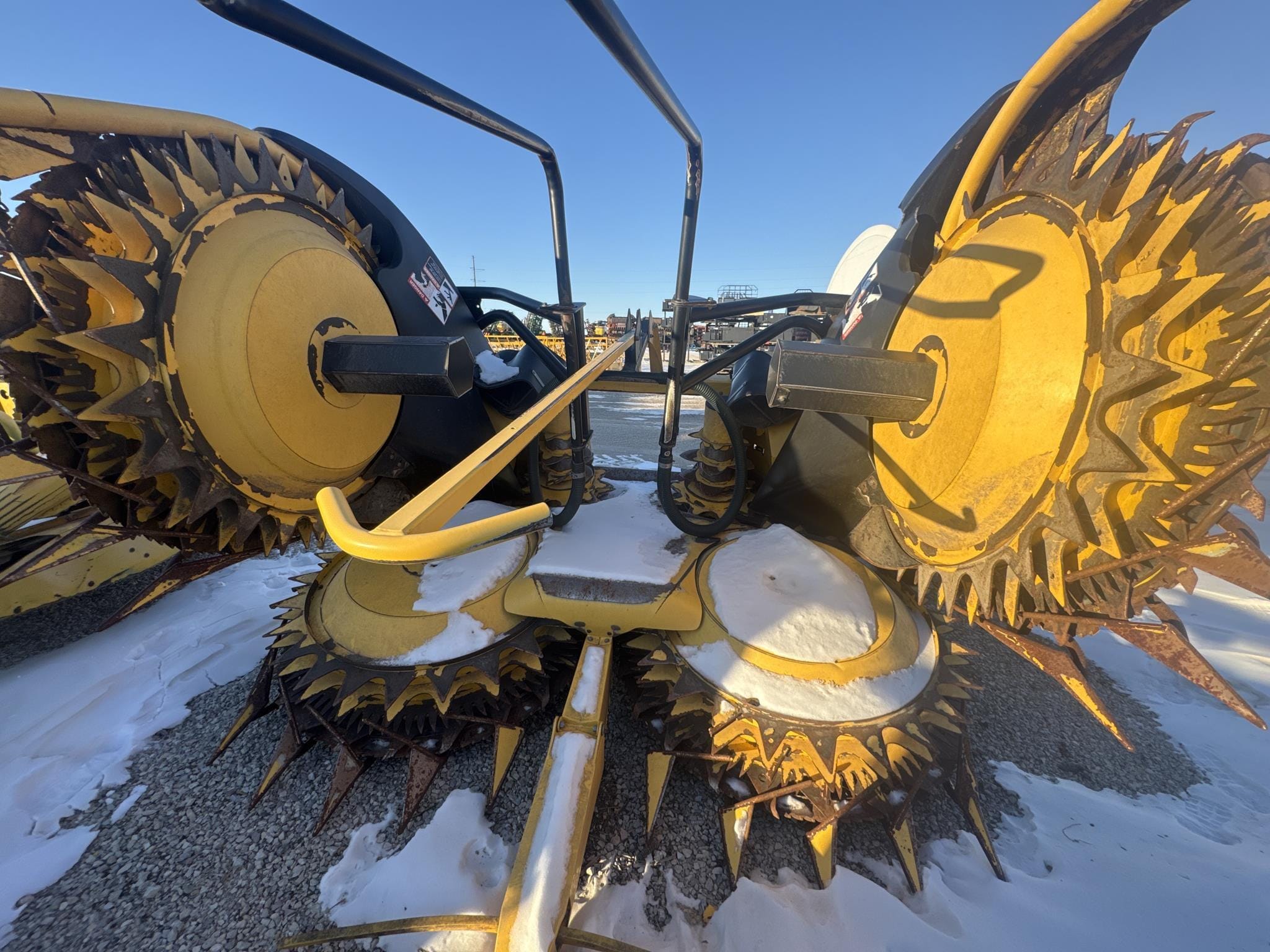 2013 New Holland 600BFI Equipment Image0