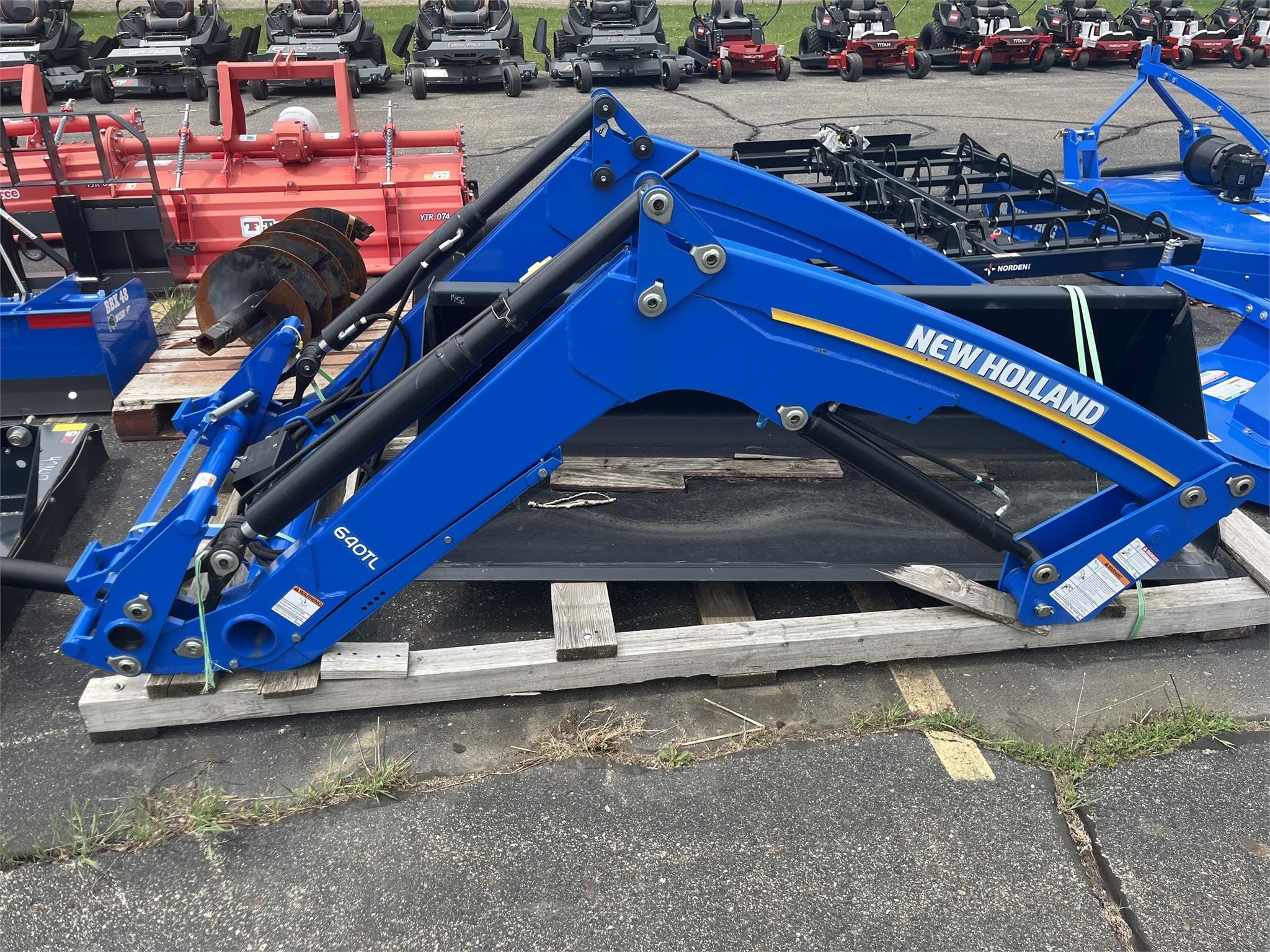 Main image New Holland 640TL