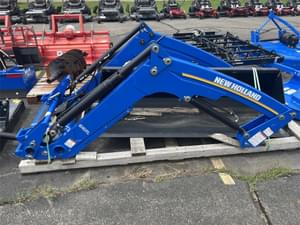 2013 New Holland 640TL Image