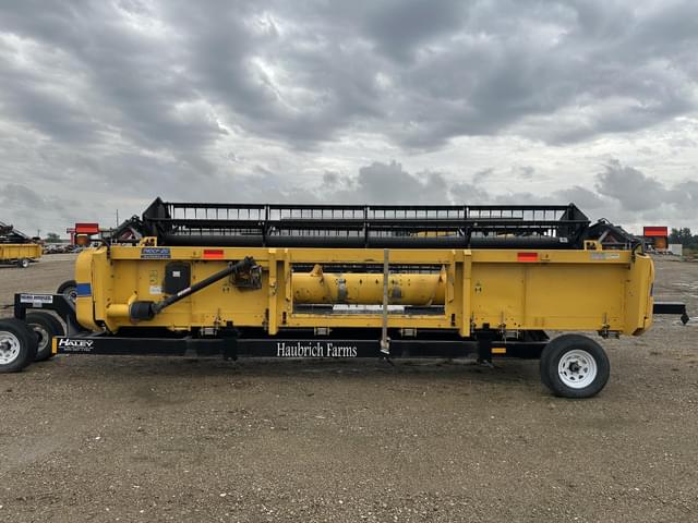 Image of New Holland 740CF equipment image 4