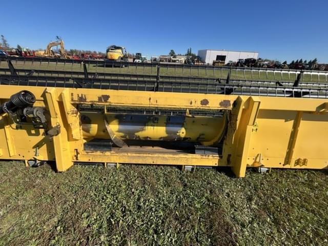 Image of New Holland 740CF equipment image 4