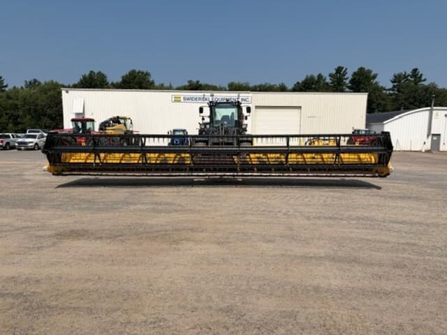 Image of New Holland 740CF-35 equipment image 4