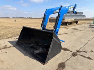 2013 New Holland 855TL Image