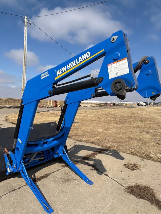 Image of New Holland 855TL equipment image 4